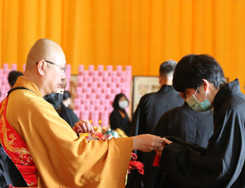 觀音供燈祈福，佛前供燈增福增慧